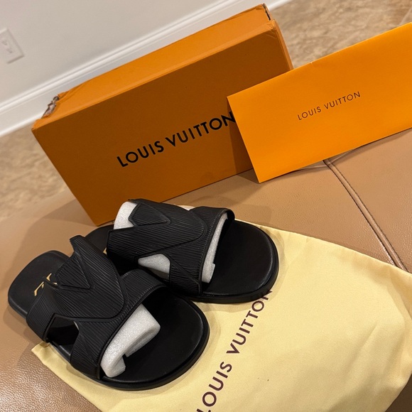 BNWT Louis Vuitton Black Slide Sandals - Picture 1 of 5